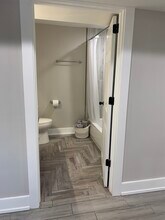 2742 W Polk St, Unit G in Chicago, IL - Building Photo - Building Photo