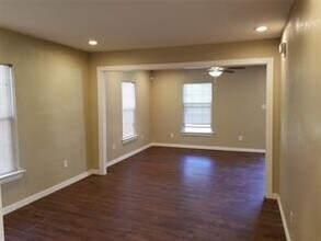 5617 Shiloh Dr in Fort Worth, TX - Foto de edificio - Building Photo
