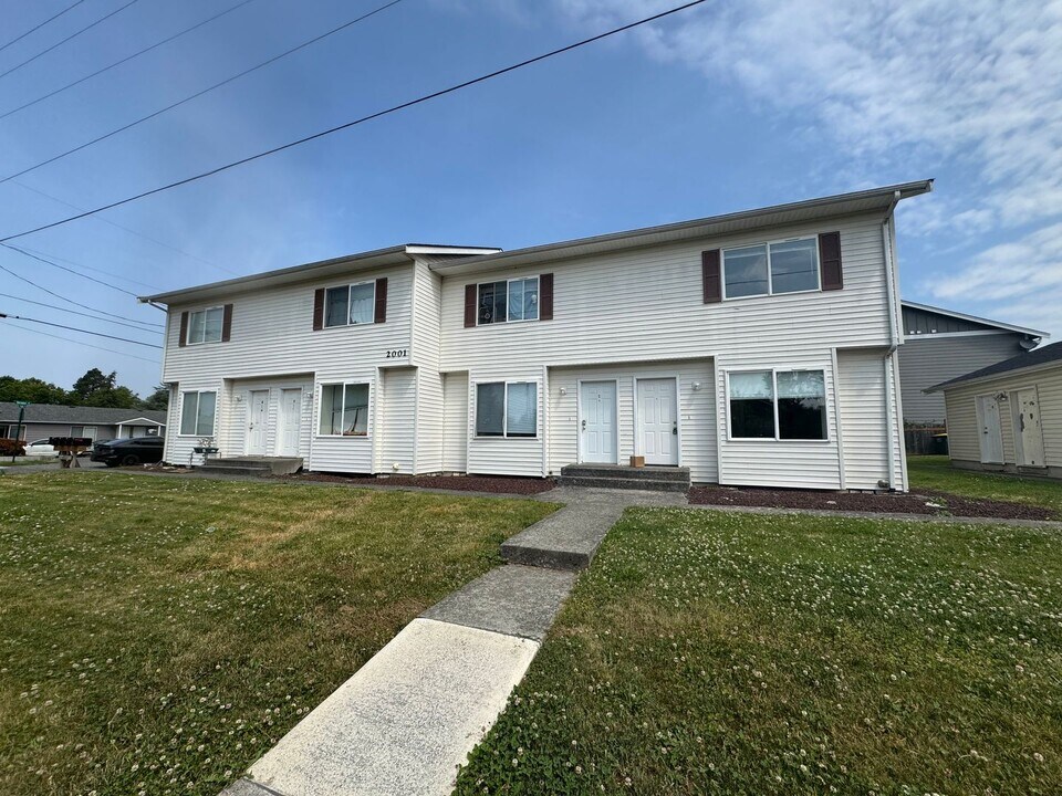2001 Texas St in Bellingham, WA - Building Photo