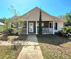 81 N Jamaica St in Pensacola, FL - Building Photo