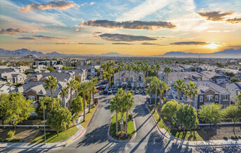 Colonial Grand at Palm Vista in North Las Vegas, NV - Foto de edificio - Building Photo