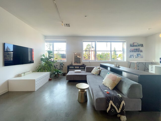 property at 435 W Center Street Promenade