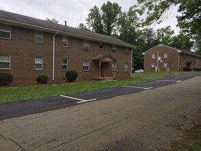 Ogburn Apartments in Winston-Salem, NC - Foto de edificio - Building Photo