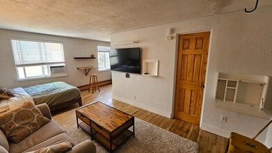 2482 W Caithness Pl, Unit 10 in Denver, CO - Building Photo - Building Photo