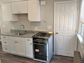 408 E Merrimack St in Lowell, MA - Foto de edificio - Building Photo