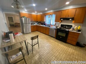 11 Bowdoin St in Medford, MA - Building Photo - Building Photo