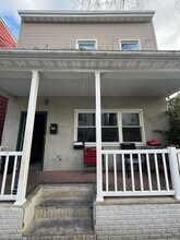 12 Meadow St, Unit 1 in Bayonne, NJ - Building Photo - Building Photo