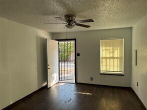 2710 Mitchell St in Dallas, TX - Building Photo - Building Photo