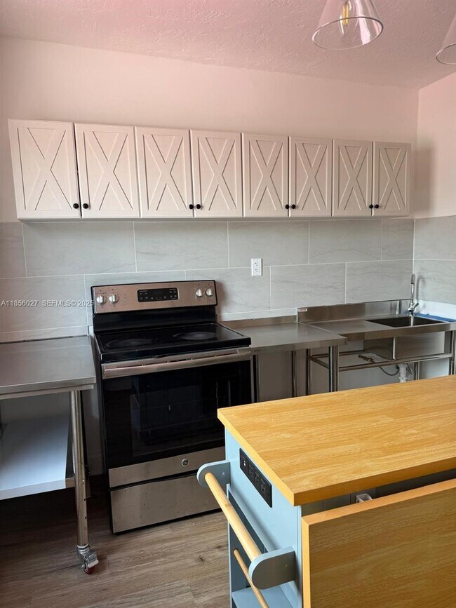 property at 1432 NE 163rd St