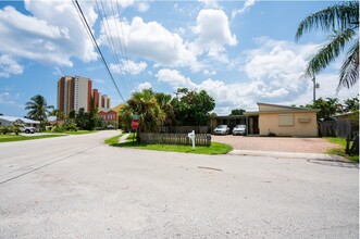 201 E 30th St in Riviera Beach, FL - Building Photo - Building Photo