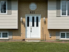 871 Chapel Rd in Peterborough, ON - Building Photo - Building Photo