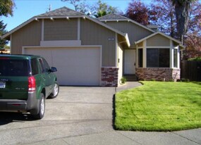 110 Fiesta Ct in Windsor, CA - Building Photo