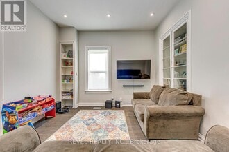 48 Young St in Acton, ON - Building Photo - Building Photo