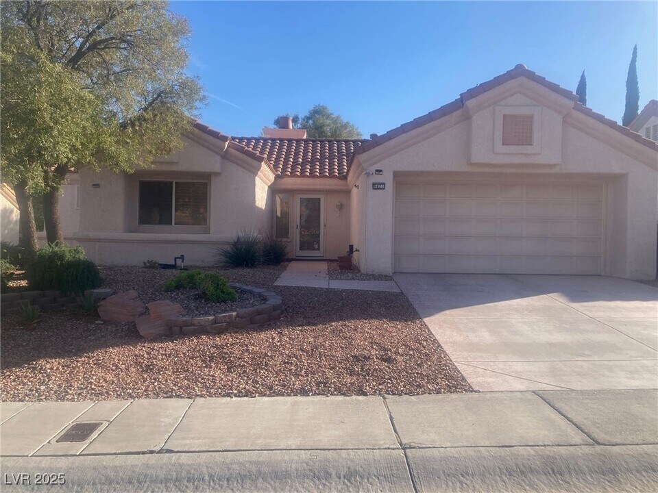 9421 W Gold Mountain Ave in Las Vegas, NV - Foto de edificio