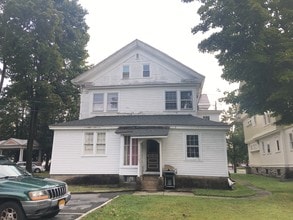 190 Ridge St in Glens Falls, NY - Foto de edificio - Building Photo