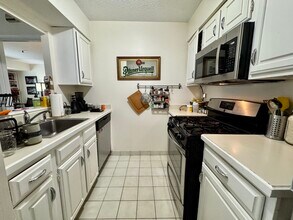 147 Kelton St, Unit 406 in Boston, MA - Building Photo - Building Photo