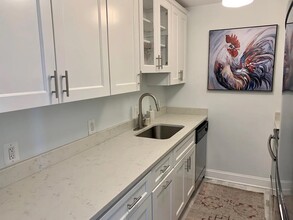 2000 16th St NW, Unit 306 in Washington, DC - Building Photo - Building Photo