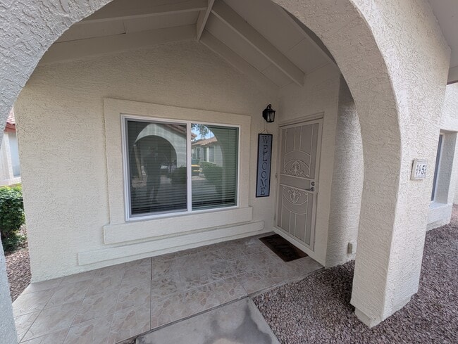 1120 N Val Vista Dr in Gilbert, AZ - Foto de edificio - Building Photo