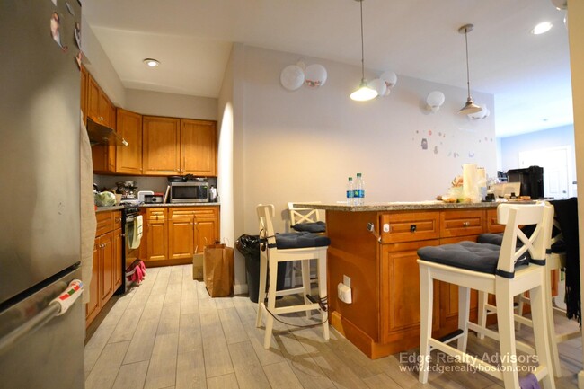 115 Glenville Ave, Unit 1 in Boston, MA - Foto de edificio - Building Photo