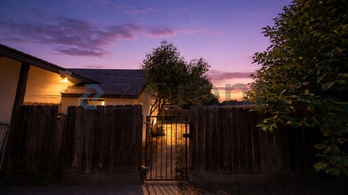 3634 E Madison Ave in Fresno, CA - Foto de edificio - Building Photo