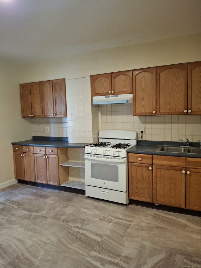 4 Division St in Danbury, CT - Building Photo - Building Photo