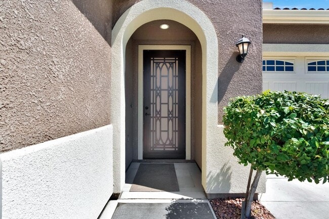 property at 2153 Lombard Ln