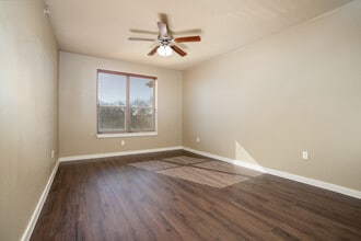 City Place Apartments in Denton, TX - Foto de edificio - Building Photo