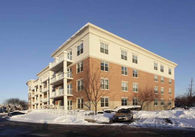 Fountains of Arlington in Arlington Heights, IL - Foto de edificio - Building Photo