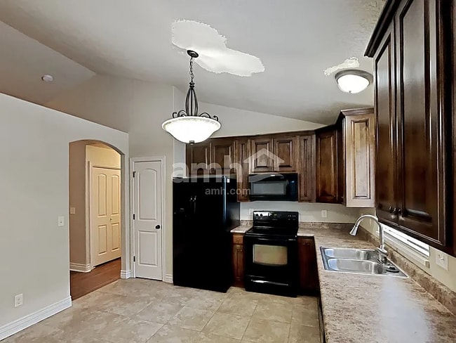1604 E Shadow Dr in Eagle Mountain, UT - Building Photo - Building Photo