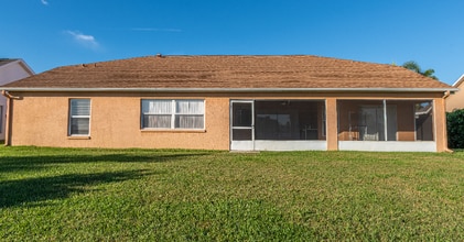 1092 Egret Lake Way in Melbourne, FL - Building Photo - Building Photo