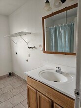 215 N 400 W in Ferron, UT - Foto de edificio - Building Photo