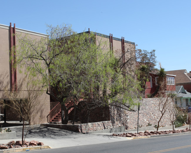 Sundowner Apartments in El Paso, TX - Foto de edificio - Building Photo