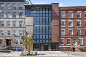 318 Madison St in Hoboken, NJ - Building Photo - Building Photo