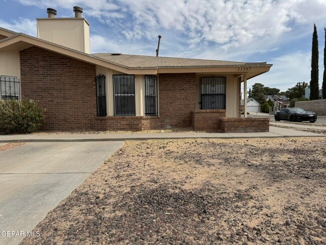 11357 Lake Erie Dr in El Paso, TX - Building Photo - Building Photo