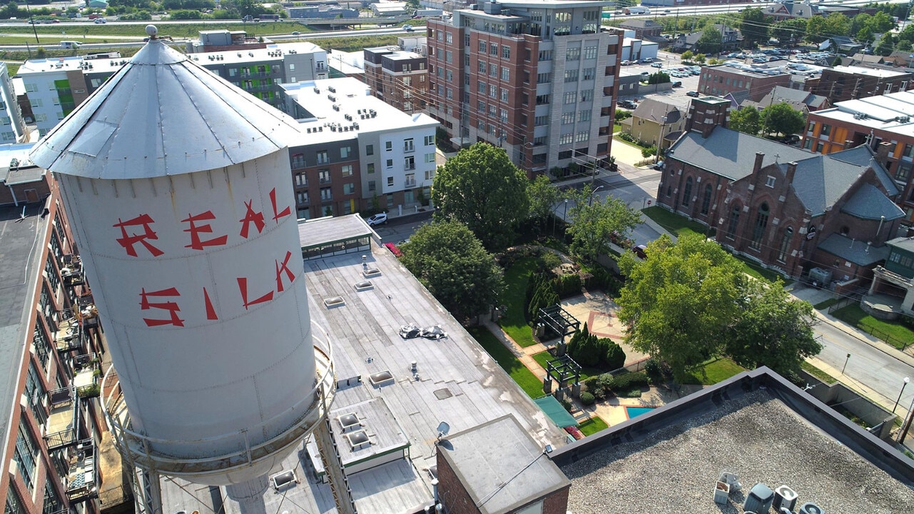 Real Silk Lofts in Indianapolis, IN - Building Photo