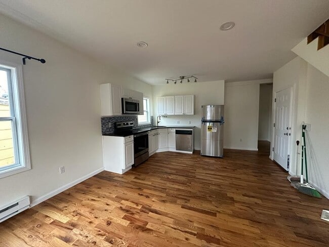 18 Hazel St in Stamford, CT - Building Photo - Building Photo