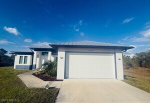 3673 62nd Ave NE in Naples, FL - Building Photo