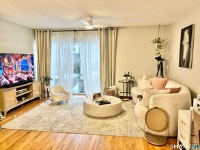 208 Flax Hill Rd in Norwalk, CT - Building Photo - Building Photo