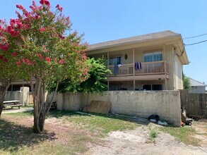 Lockhill Hacienda Apartments in San Antonio, TX - Building Photo - Building Photo