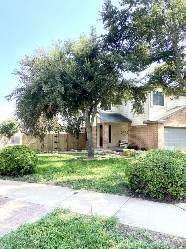 801 Chiselpoint Cove in Round Rock, TX - Building Photo - Building Photo