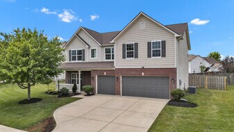 9724 Brooks Dr in McCordsville, IN - Building Photo