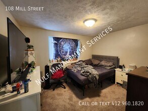 108 Mill St in Coraopolis, PA - Building Photo - Building Photo