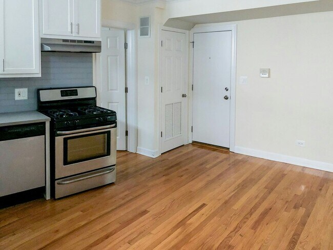 630 W Roscoe St in Chicago, IL - Building Photo - Building Photo
