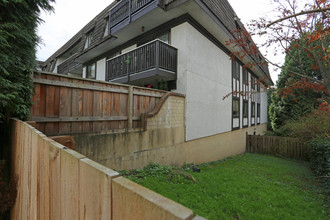 Hampton Court Apartments in North Vancouver, BC - Building Photo - Building Photo