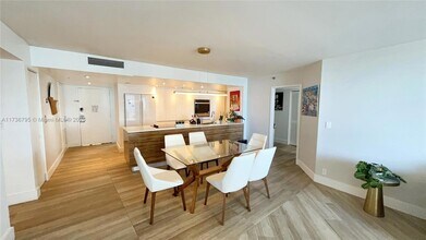 1717 N Bayshore Dr, Unit A-1951 in Miami, FL - Building Photo - Building Photo