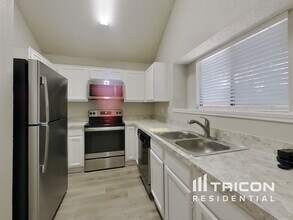 906 Sylvan Creek Dr in Lewisville, TX - Building Photo - Building Photo