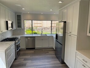 32023 Wallington Ct in Westlake Village, CA - Building Photo - Building Photo