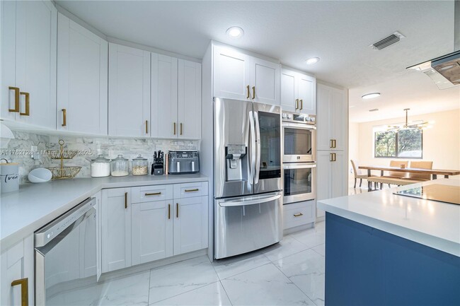 1451 SW 11th Pl in Fort Lauderdale, FL - Building Photo - Building Photo