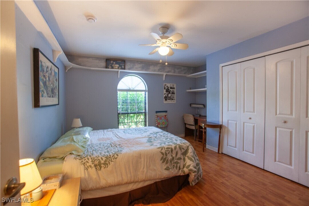 1813 SW 26th St in Cape Coral, FL - Foto de edificio