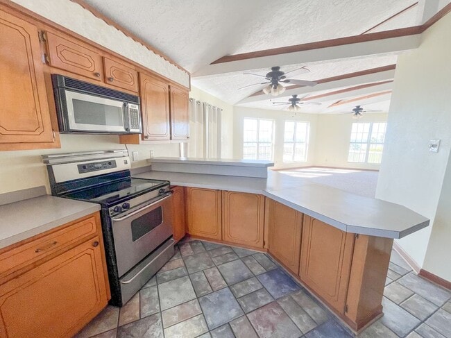 115 Breaker Dr in Cameron, LA - Foto de edificio - Building Photo